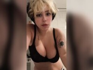 Bunni3png in black lingerie
