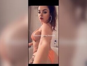 Lilsatanbaby bathtub dildoing