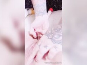 Venomousdolly played with and fingered
