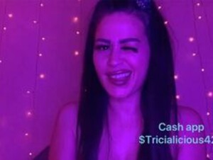 Tricia Evans Shakes Booty On YouTube Live Stream