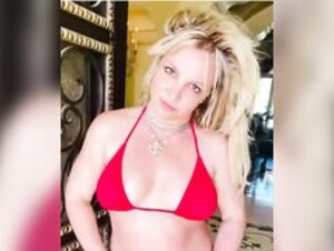 Britney Spears Bikini Flash