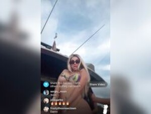 Alexa Dellanos Live nip