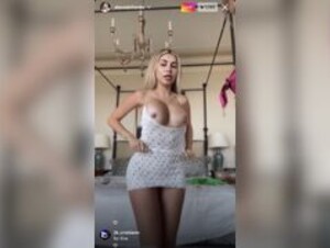 Alexa Dellano nipp