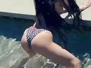 Bhad Bhabie twerks in pool