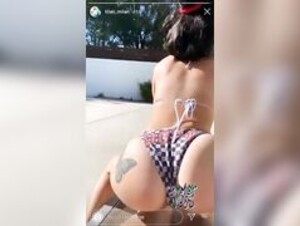 Bhad Bhabie Twerks On Friend