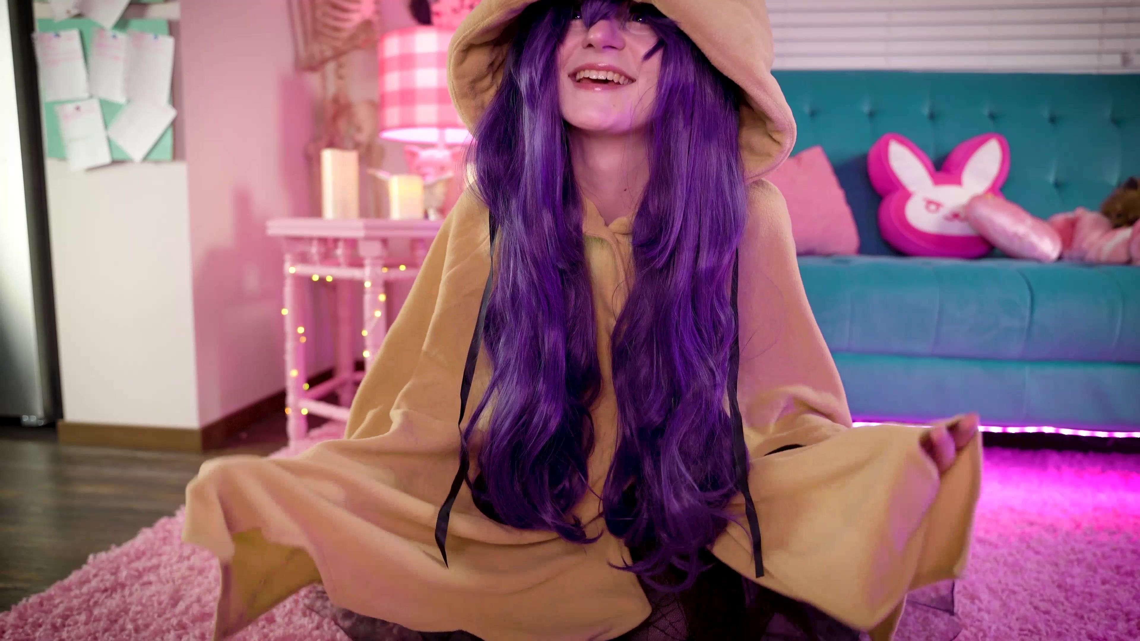 Tweetney Masturbates Her Ass On Halloween Night