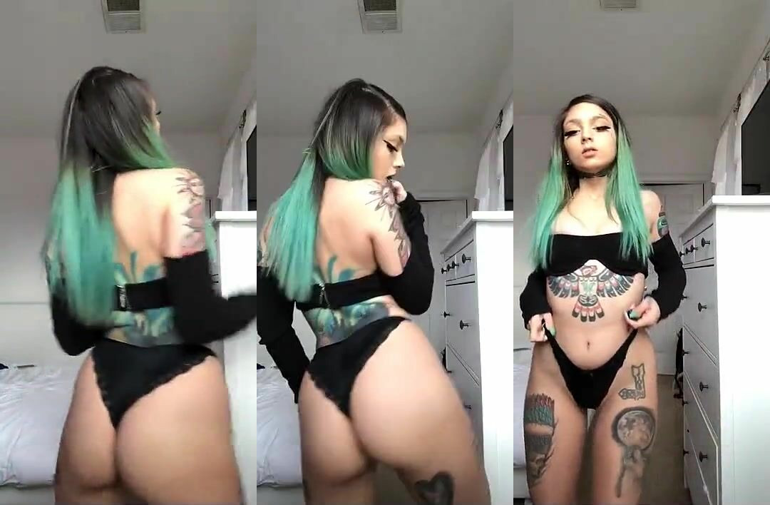 Gothic Taylor White Stripping