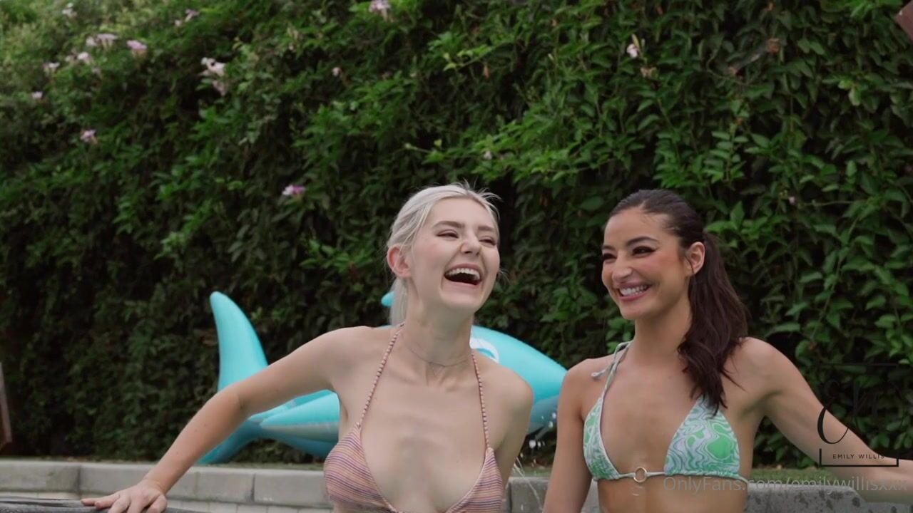 Eva Elfie And Emily's 69 At The Poolside