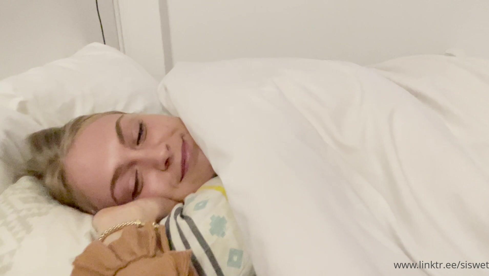 Sleepy Blonde Siswet19 Wakes Up And Gags On A Hard Cock