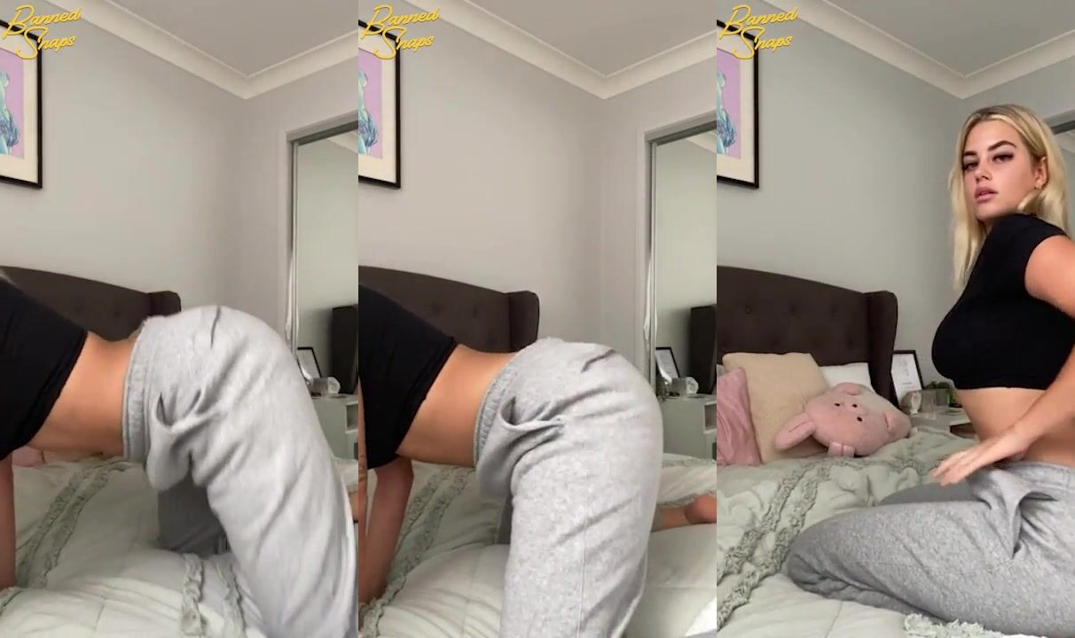 Tameeka Masturbates With A Dildo