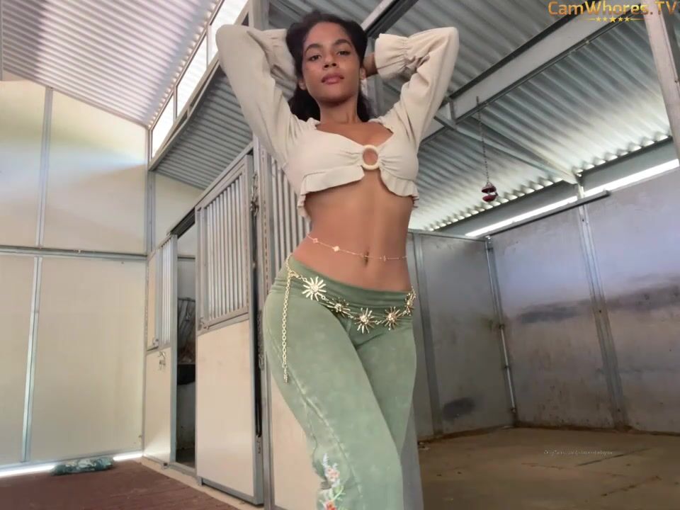 Helayna Marie Shows Off Her Naked Body