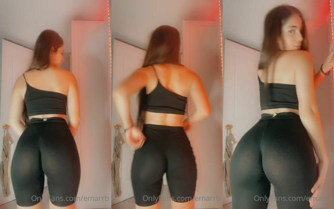Emma RB Teases Her Round Ass In Her Leggings