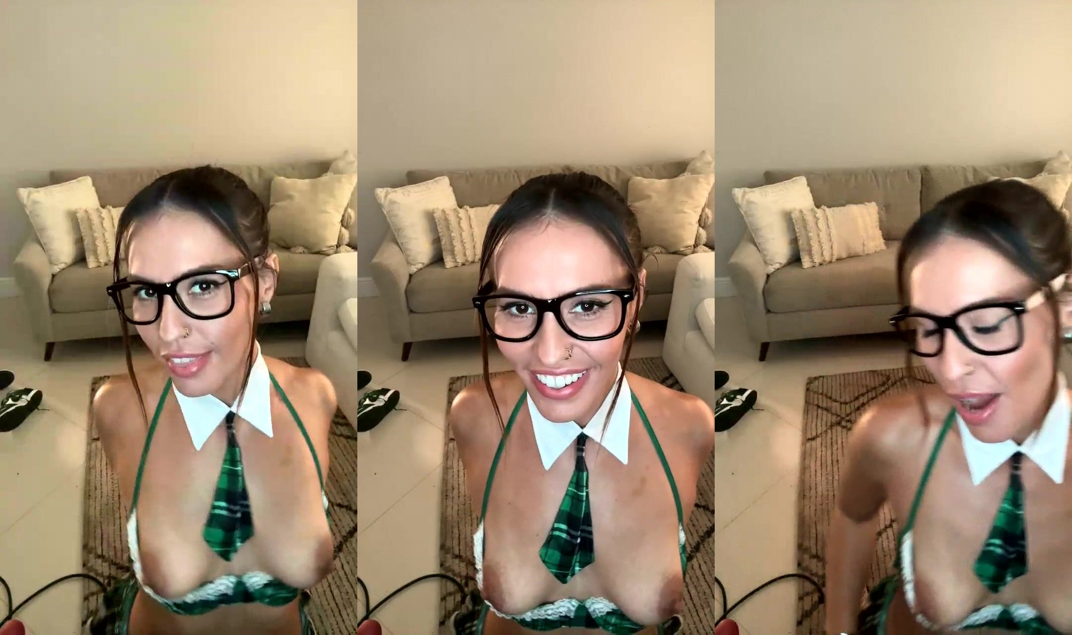 Kelsi Sucks A Sex Doll While Streaming