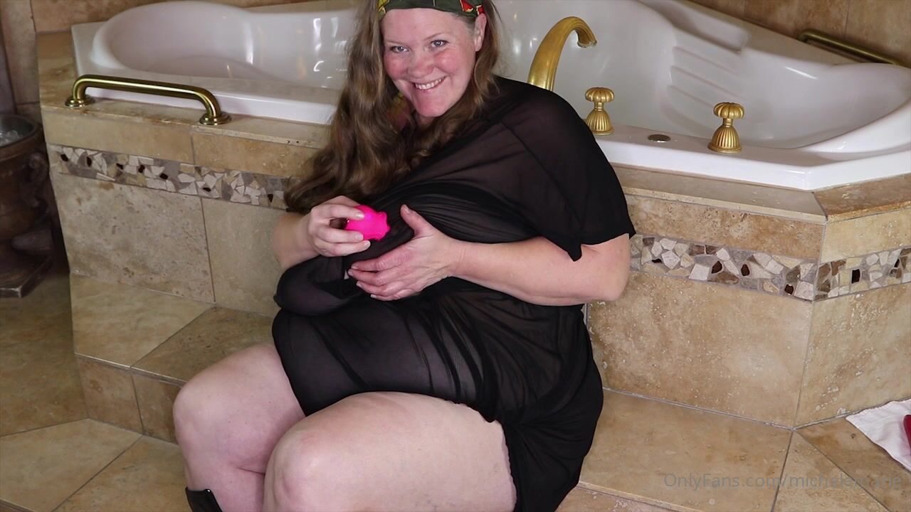 Michelemarie Uses A Vibrator In The Bathroom
