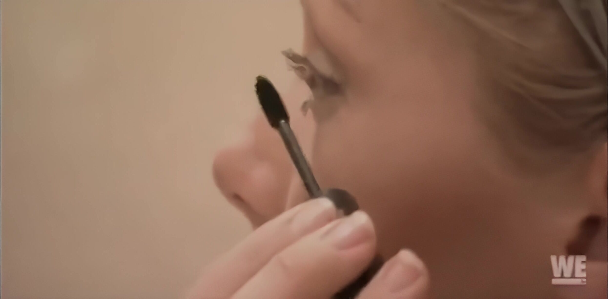 Hot Kendra Wilkinson Gets Ready For A Show