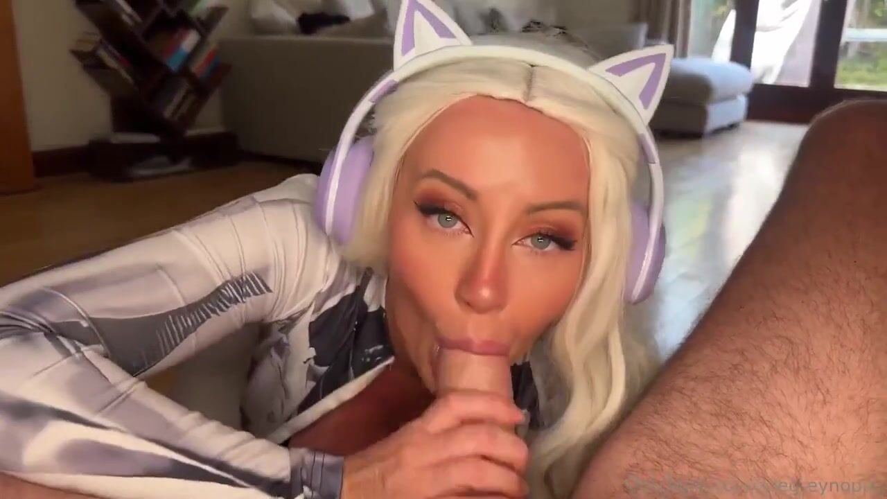 Gamer Zoe Grey Swallows Cum After BJ