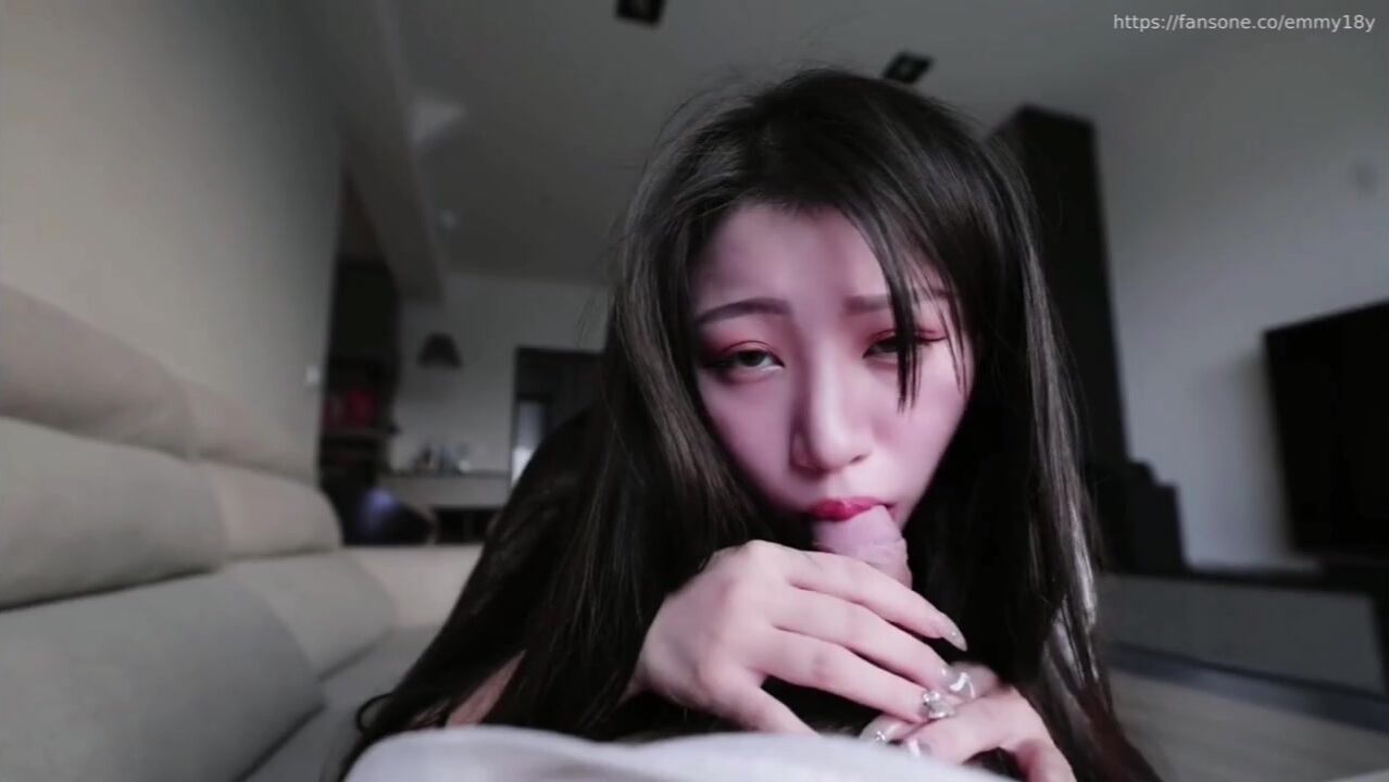 Emmawu Rides A Cock In The Couch